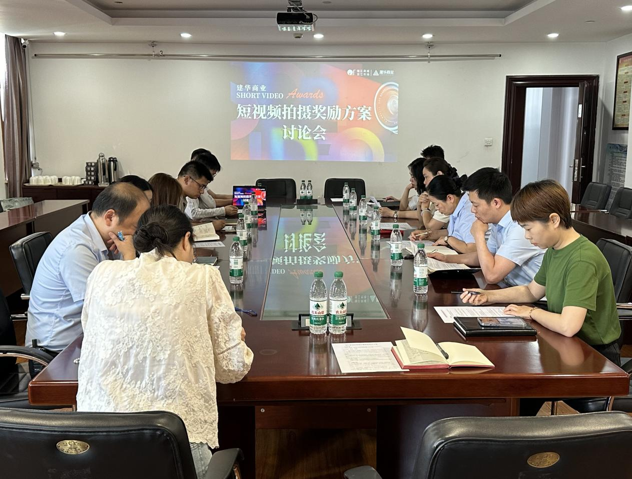 Я�ֹ�̽������·����ͬ�ĽṹӪ����ս��