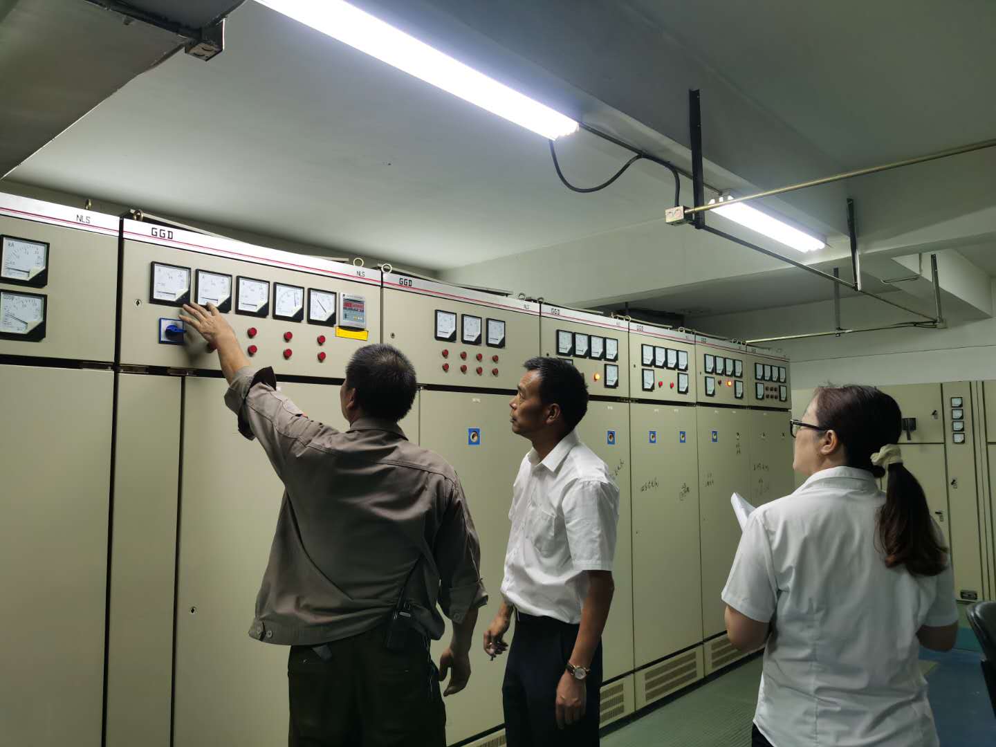 �徲�Ų������  ϲӭ˫�ڱ�ƽ��