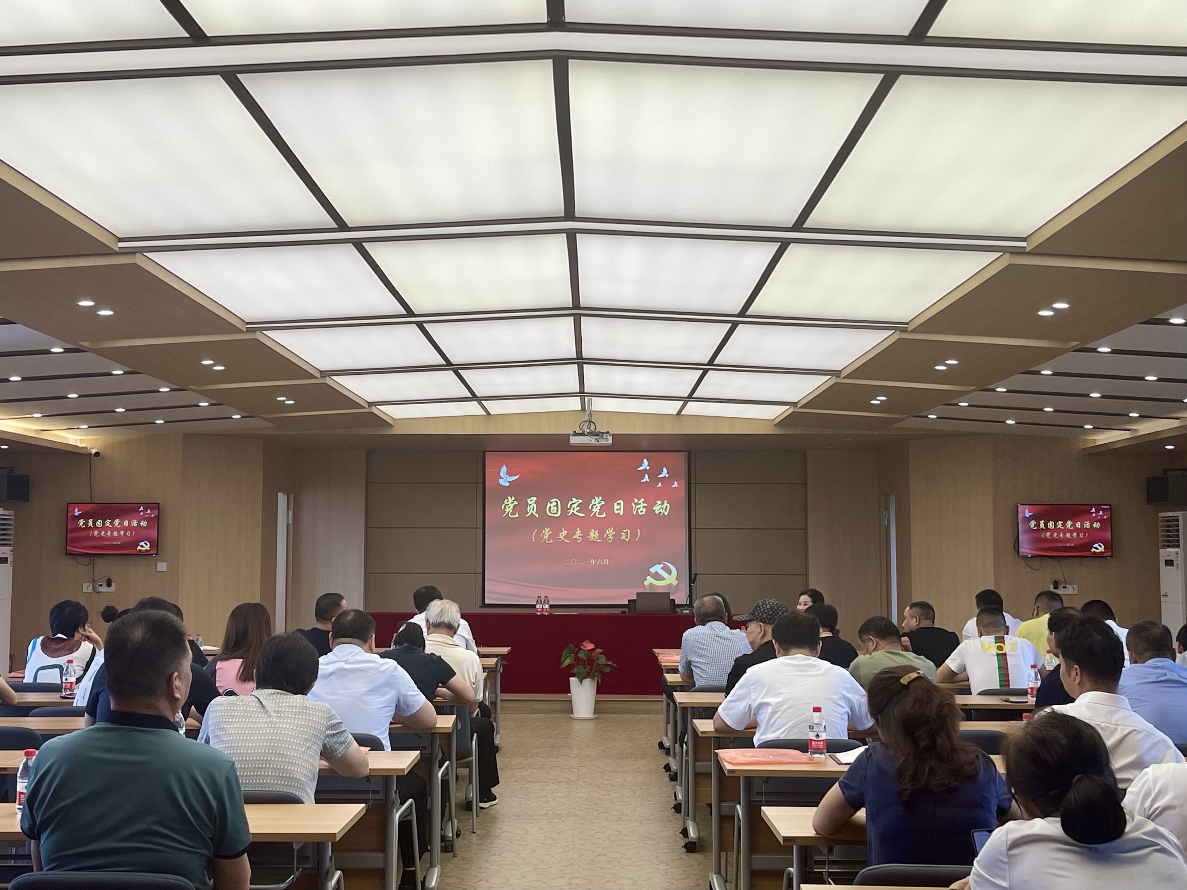 �ڵ�Ա�ο������˶��п�չ��ʷר��ѧϰ�˶�