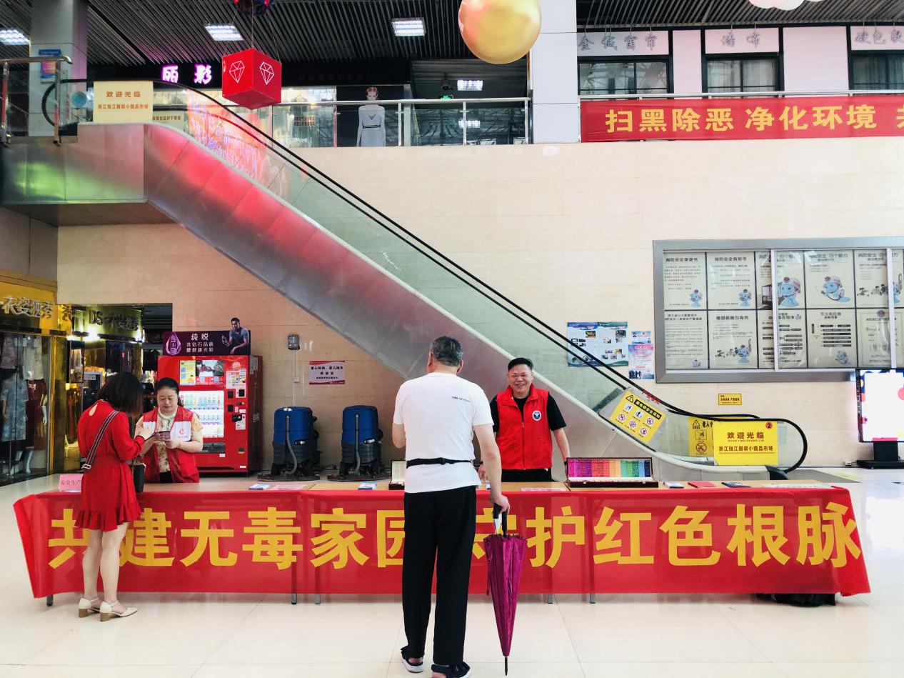 �����޶���԰���ػ���ɫ����