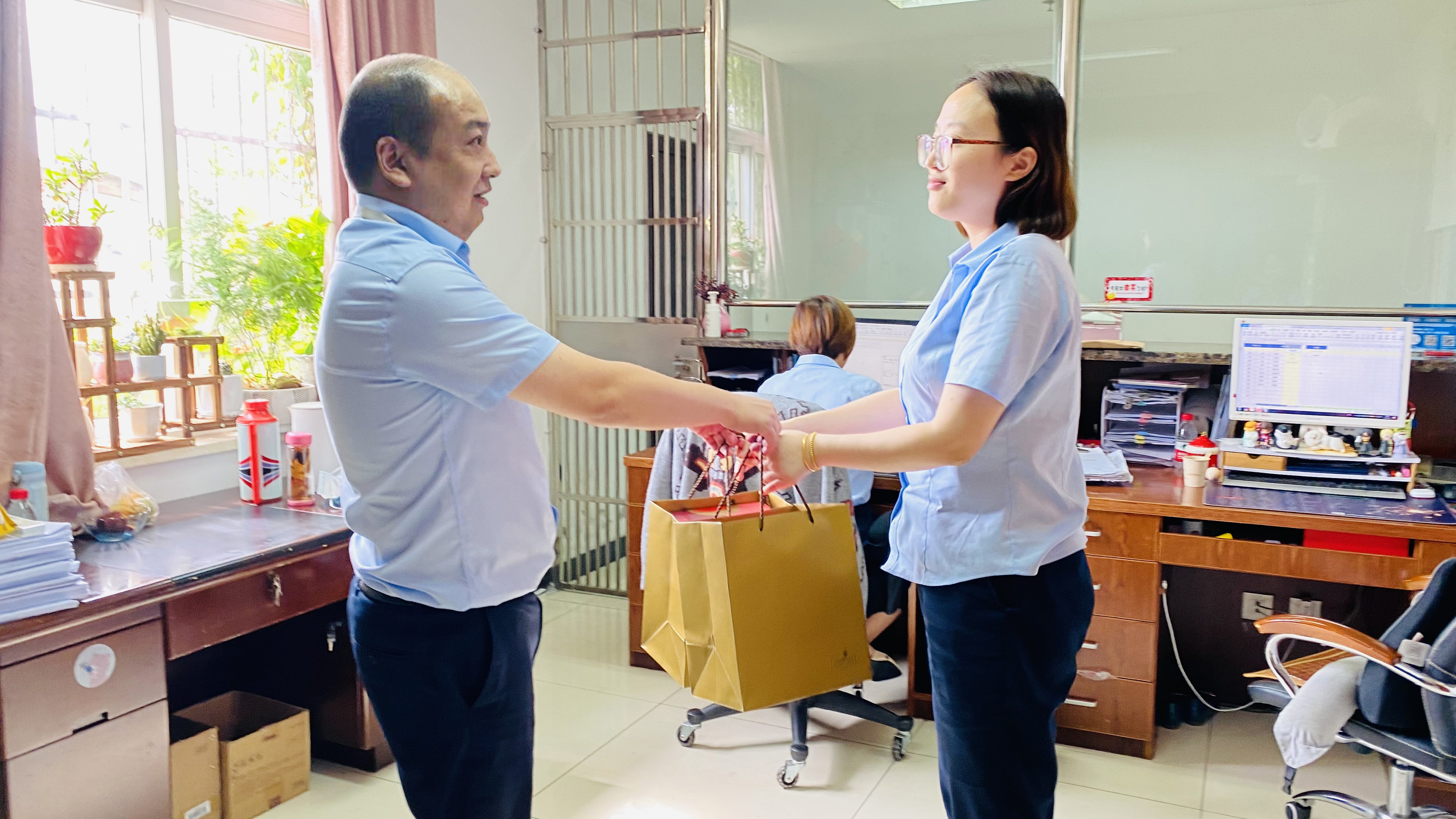 Ǯ���̳�ΪȫԱ�������︣���������ľ�ע