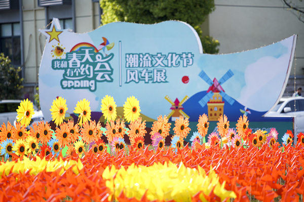 �������Ƿ绪ï ���´��硰���족�� ����®��AGCLUB�Ĵ�԰�߲ʷ糵չ������Ϯ