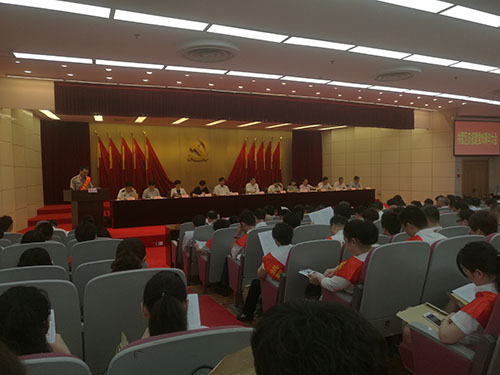 20160628ϲѶ!AGCLUB�Ĵ�԰����֧���Ƚ��²㵳��֯�������ƺ� (2).jpg