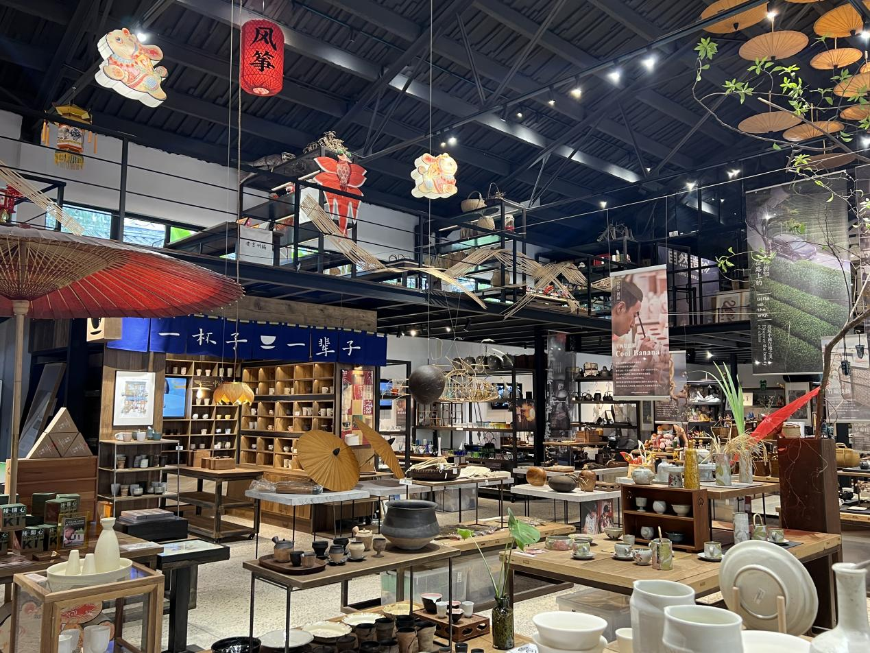 Ǯ���̳������ݡ���Ȼ������䶼��������Ħ����