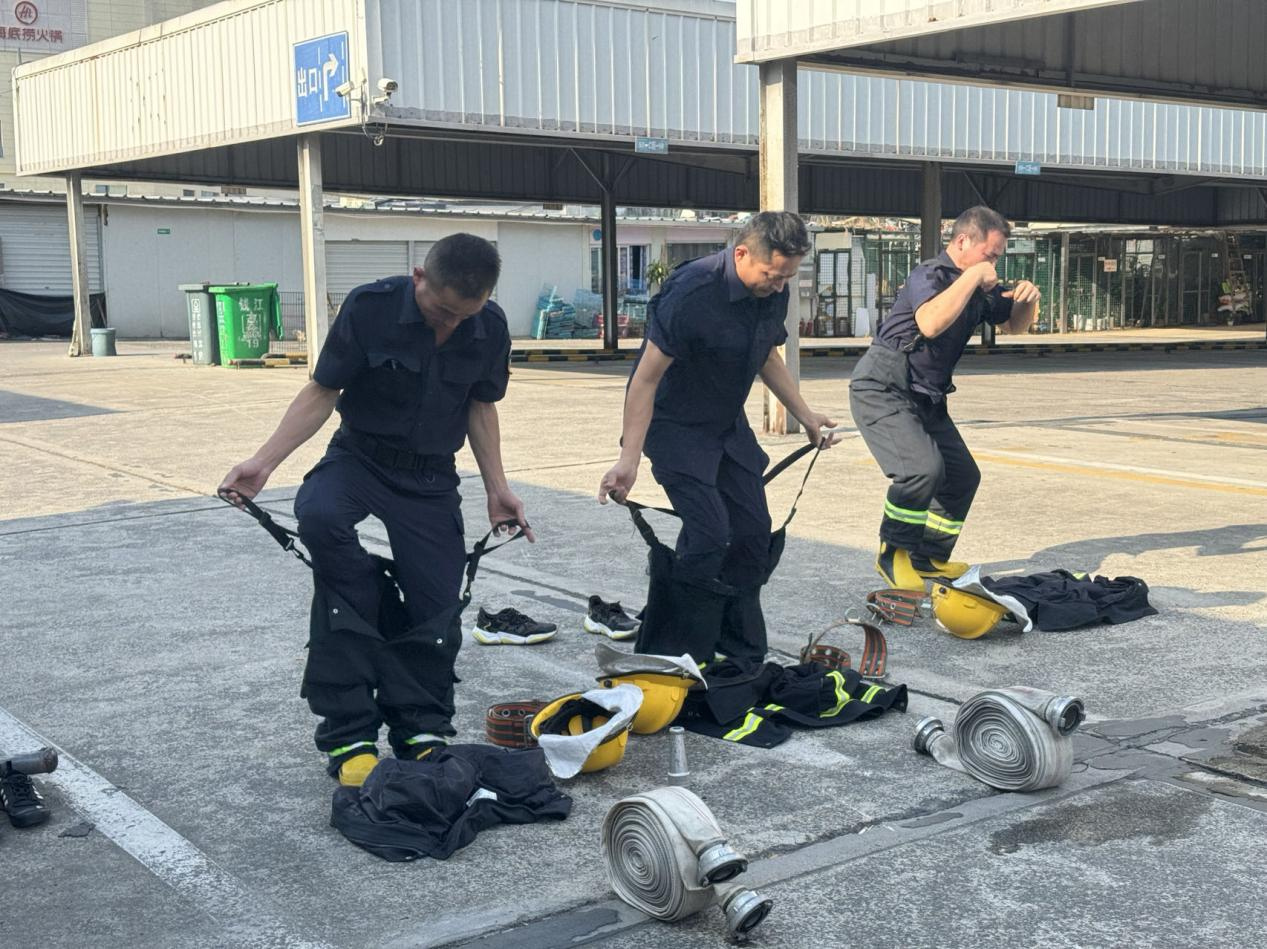 ���Ρ�����ǽ����Ǯ���̳��𾢱�ս�����˶���