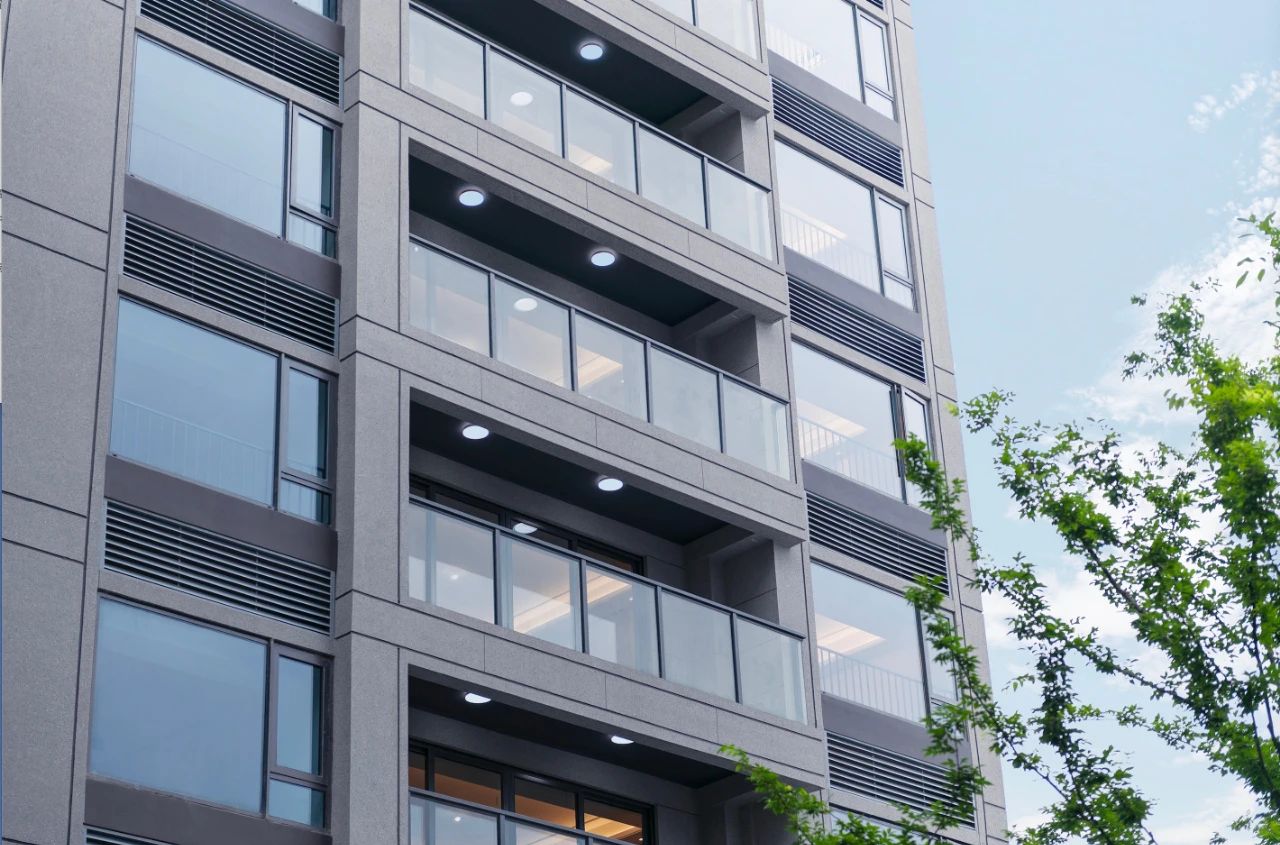 ������Զ�����ŽῪ���ĵ�һ��¥��׼ʱ����