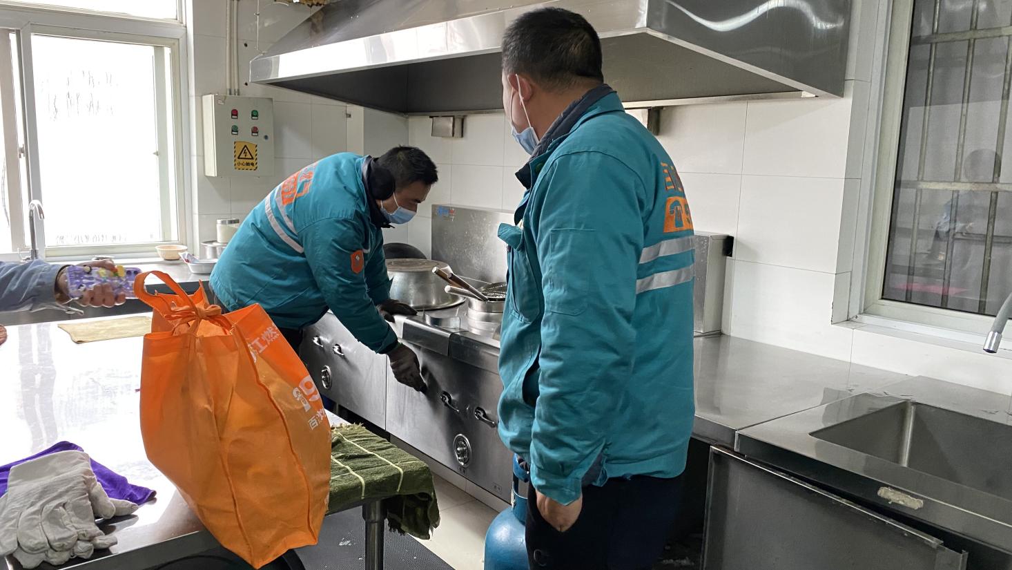 Ǯ���̳�ǿ��ȼ���ϵ �ž��徲�¹�